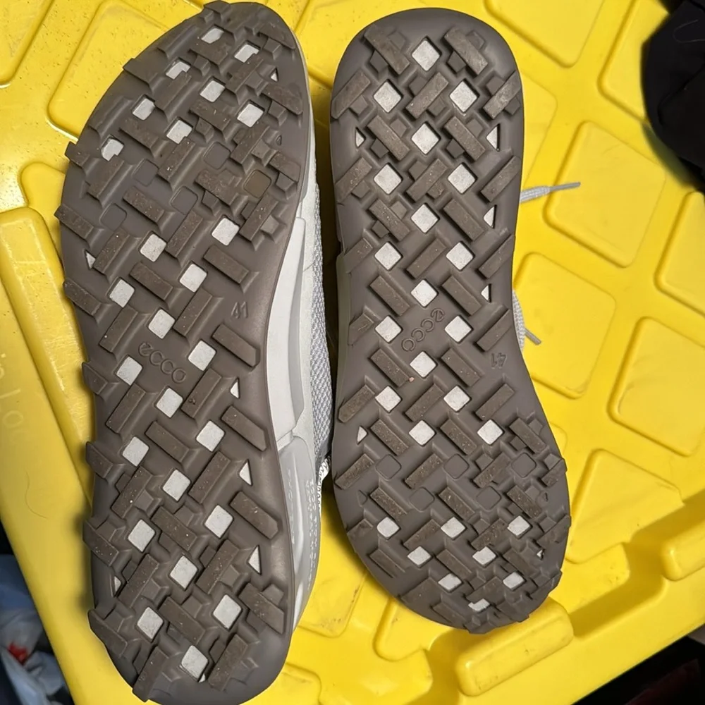 Slightly worn - Picture 3 of 4